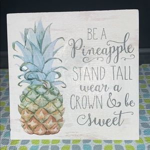 Pineapple decor NWT
